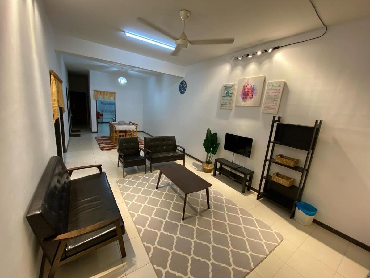 Medina Homestay Chukai Kemaman Екстер'єр фото